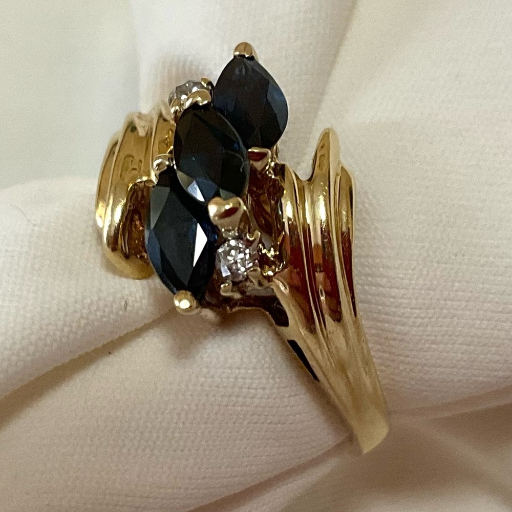 Elegant Gold and Black Stone Women's Ring